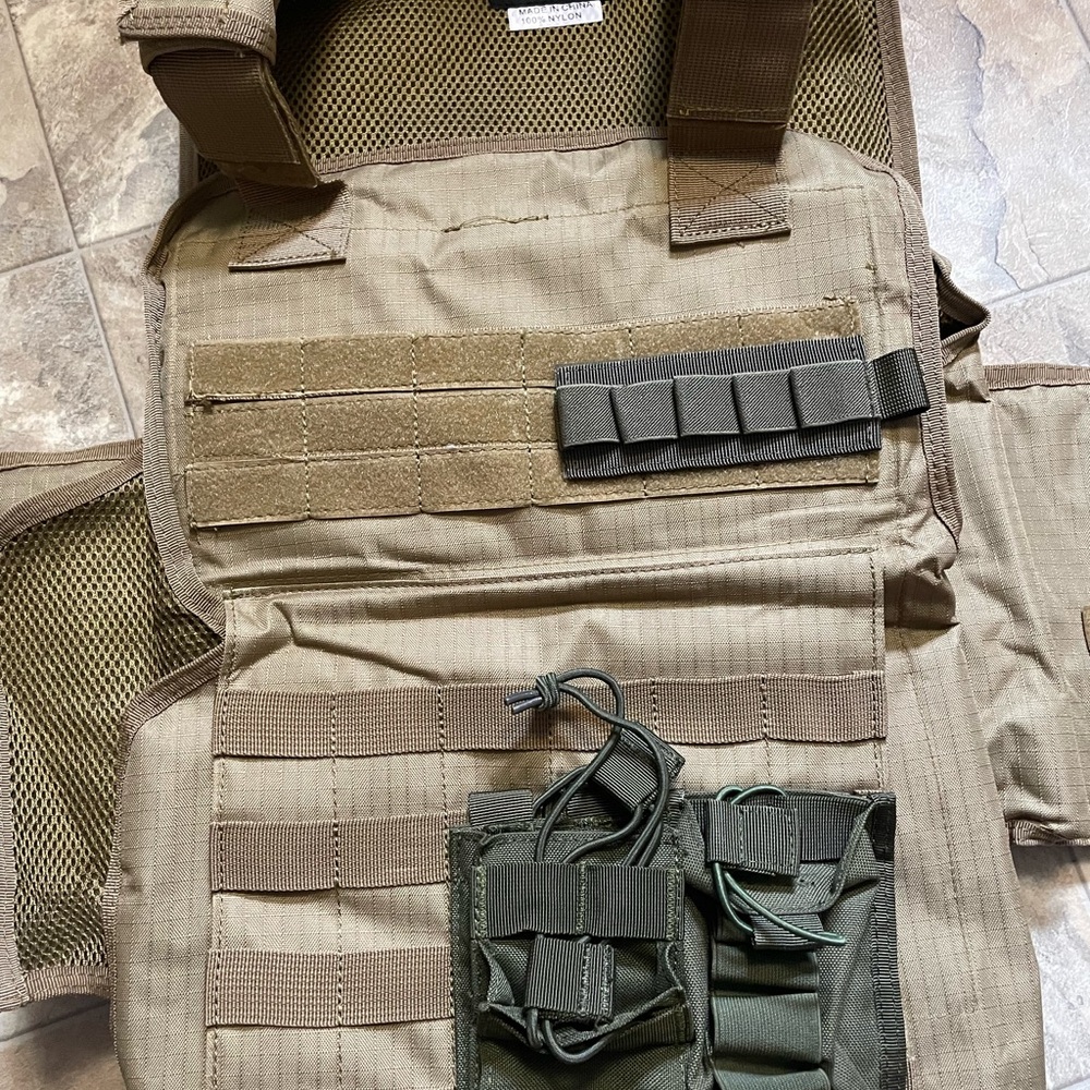 Tactical Body Armor with Armor Plates